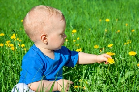 How the outdoors benefits young children and babies