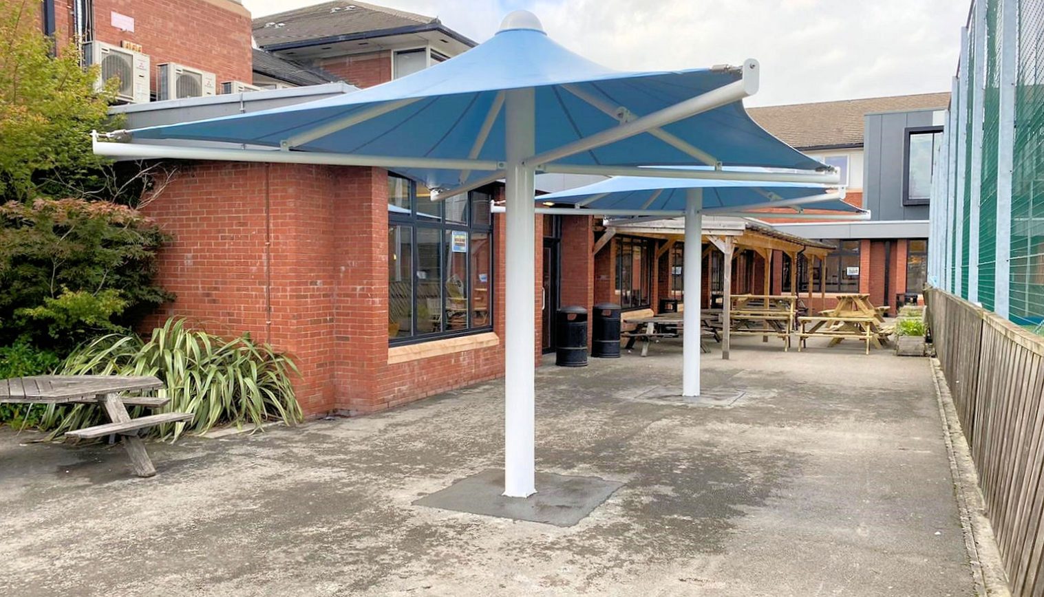 School Canopies: A 36m2 Single Post Solution