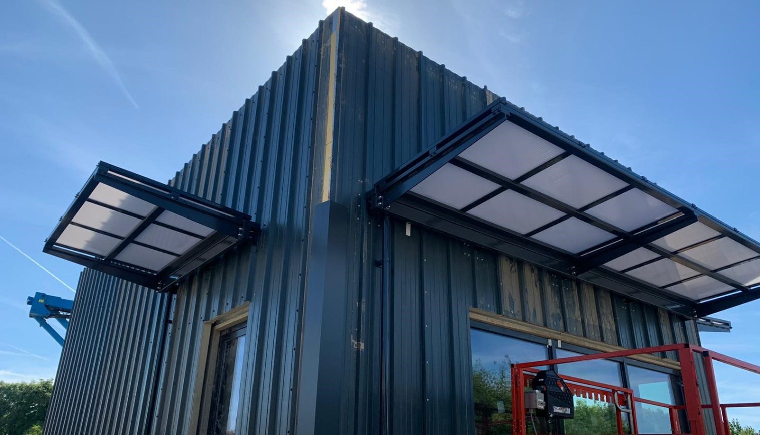 Swindon Data Centre Security Hut – Wall Mounted Canopies