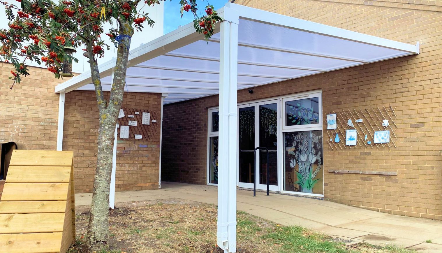 Alderman Jacobs Primary School – Wall Mounted Canopies