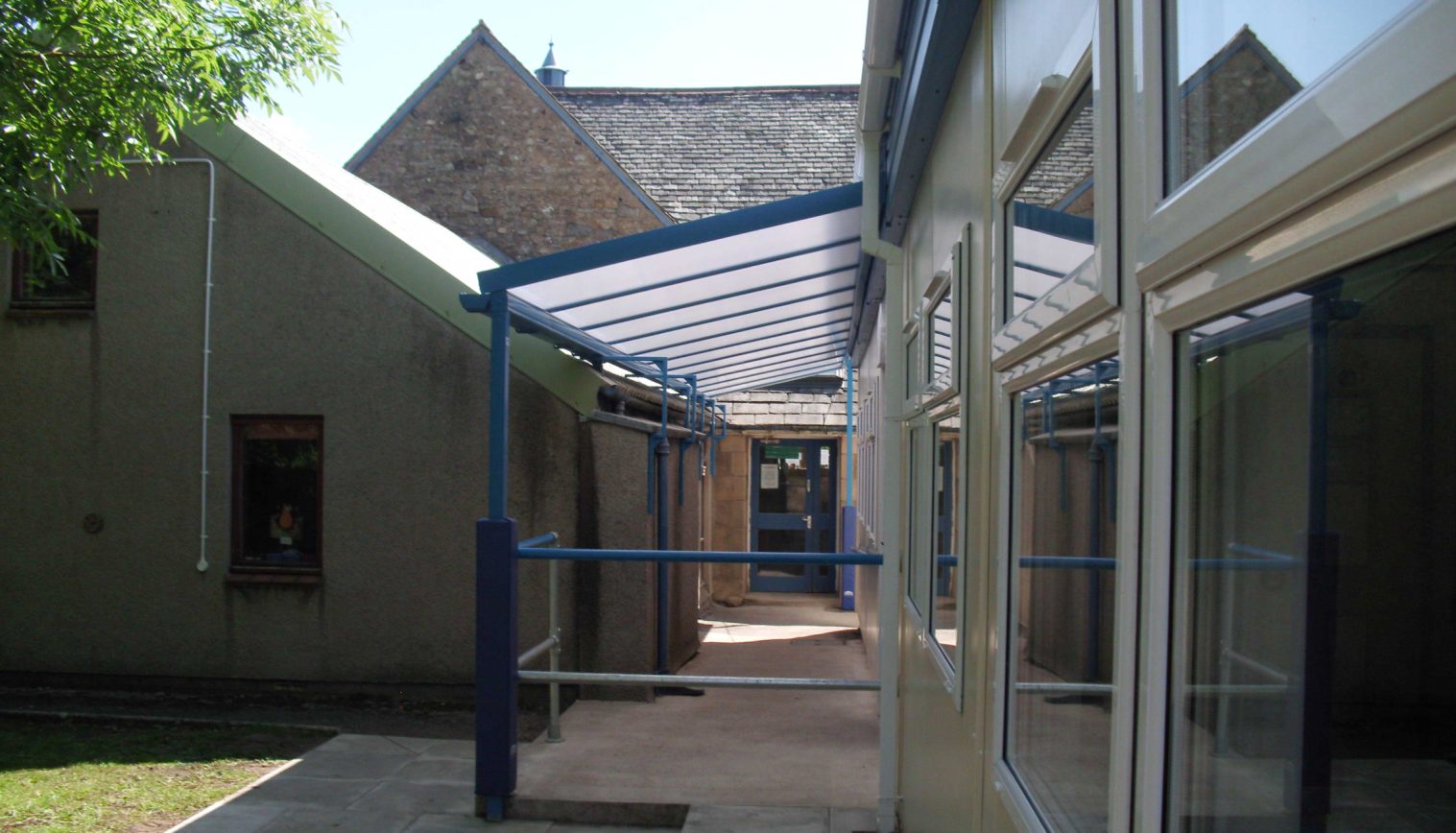 Brough Primary School – Wall Mounted Canopy
