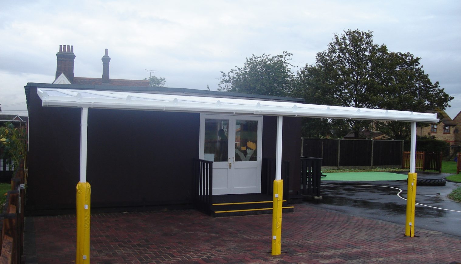 Highwood Primary School – Wall mounted canopy