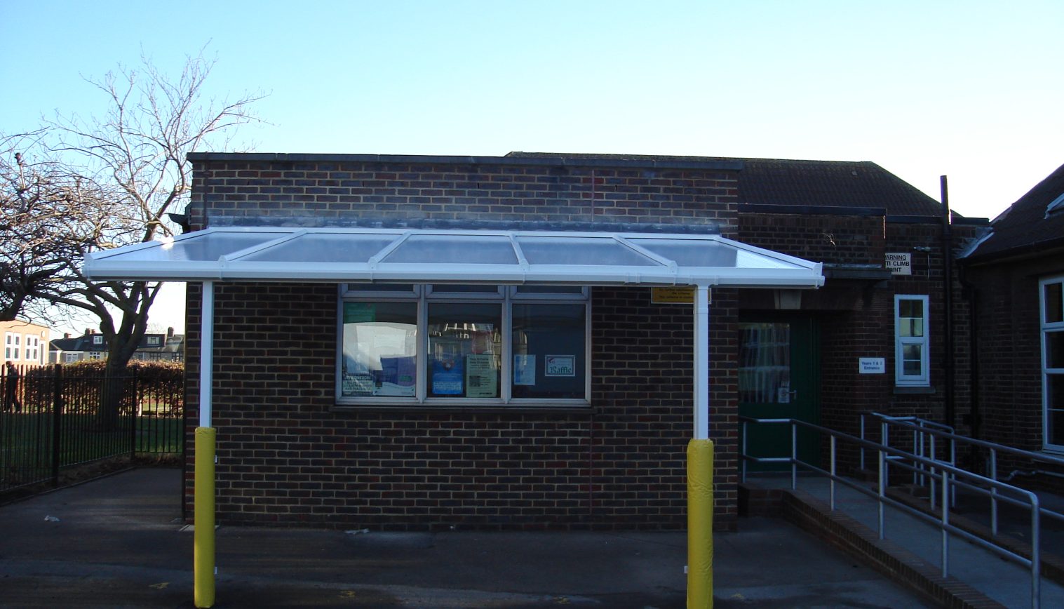 Manor Infant School – Wall Mounted Canopy