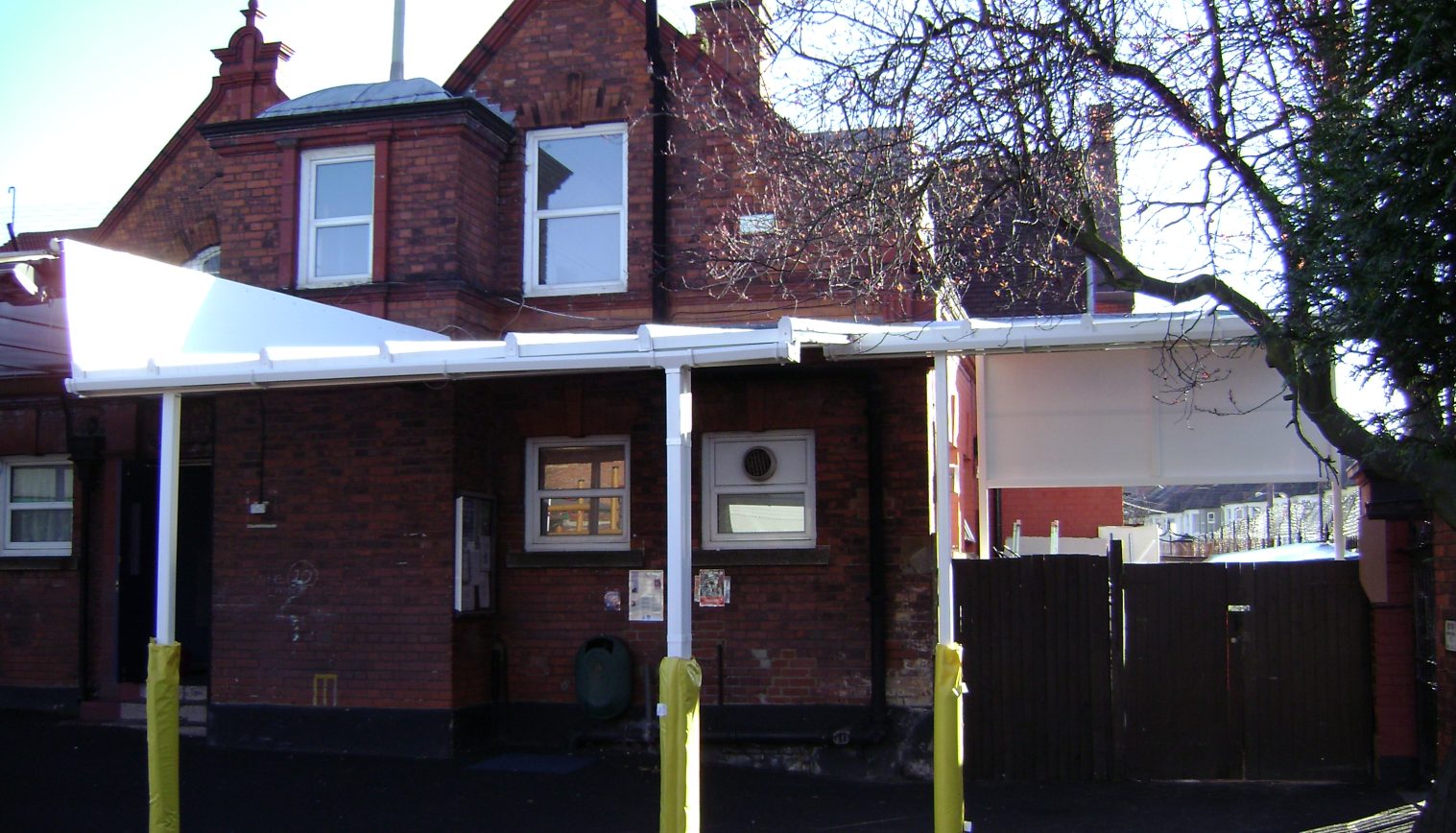 Leopold Primary School – Wall Mounted Canopy