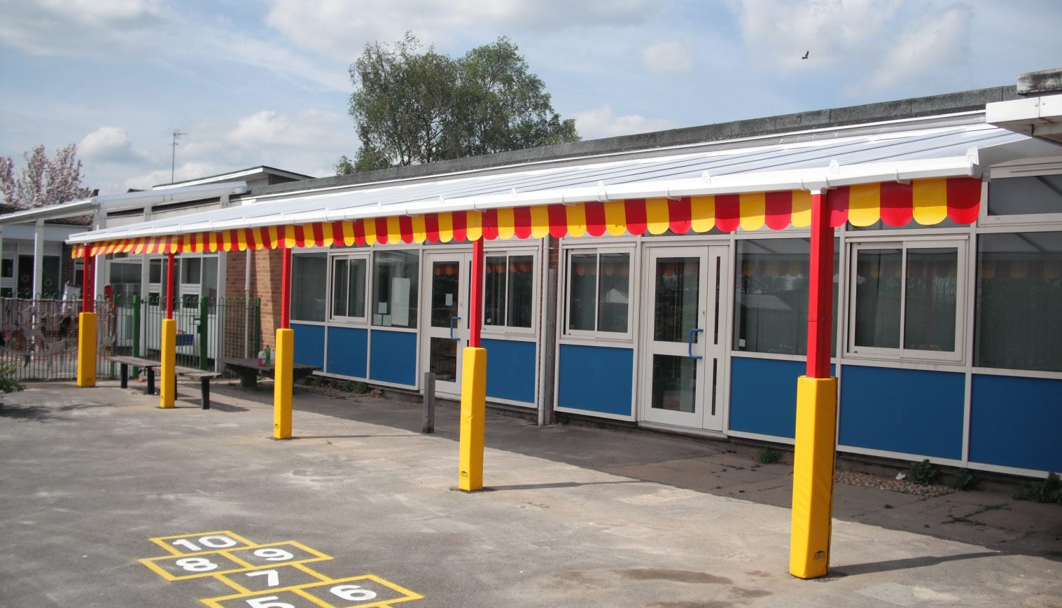 Orchard Meadows Primary School – Wall Mounted Canopy