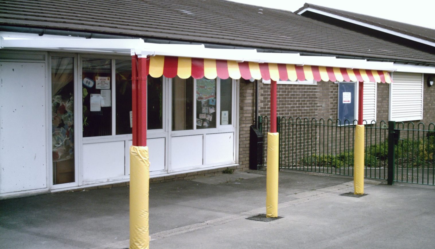New York Primary School – Wall Mounted Canopy