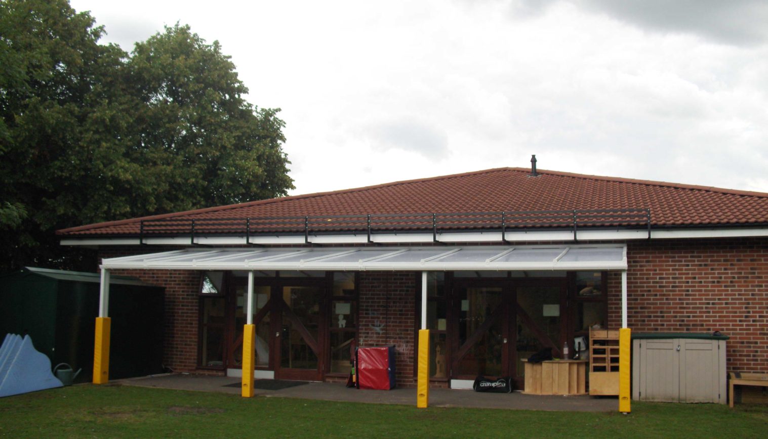 Great North Road Children’s Centre – Wall Mounted Canopy