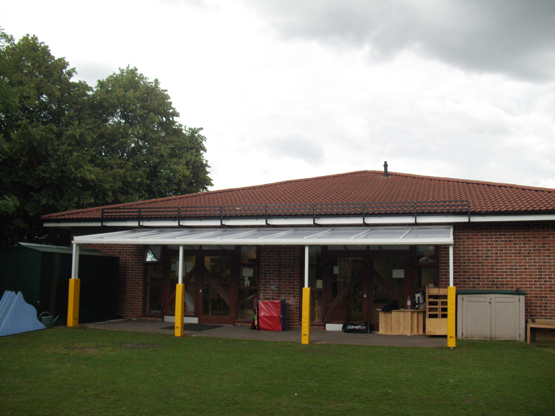 Great North Road Children's Centre, Doncaster Wall Mounted Canopy