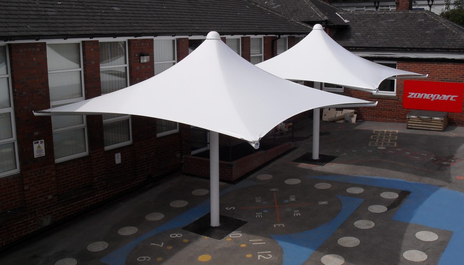 Hucklow Primary School – Free Standing Umbrella Canopy
