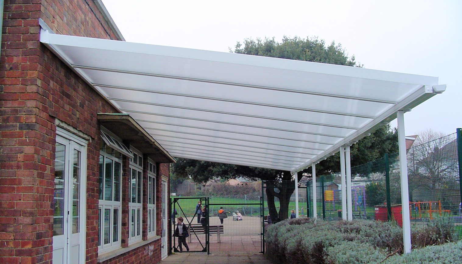 Hangleton Infant School – Wall Mounted canopy