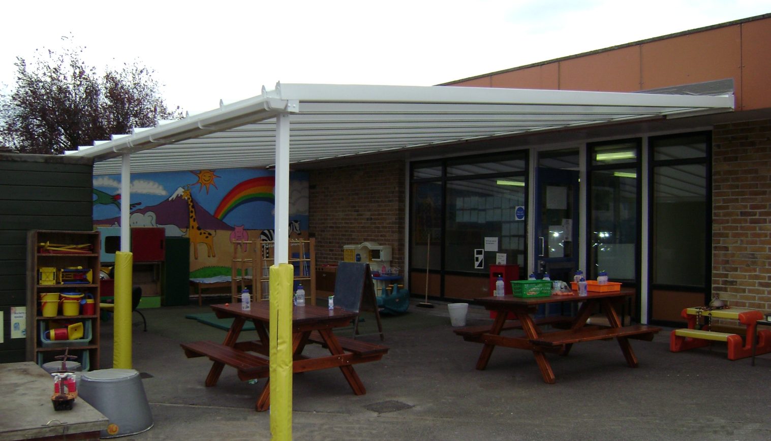 Longmead Primary School – Wall Mounted Canopy