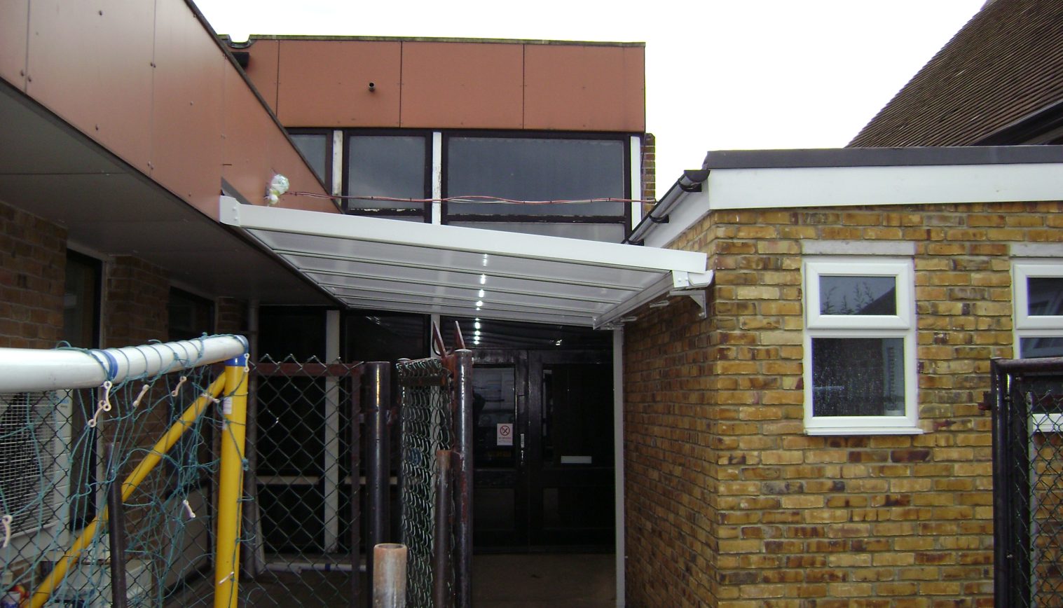 Harmondsworth Primary School – Wall Mounted Canopy