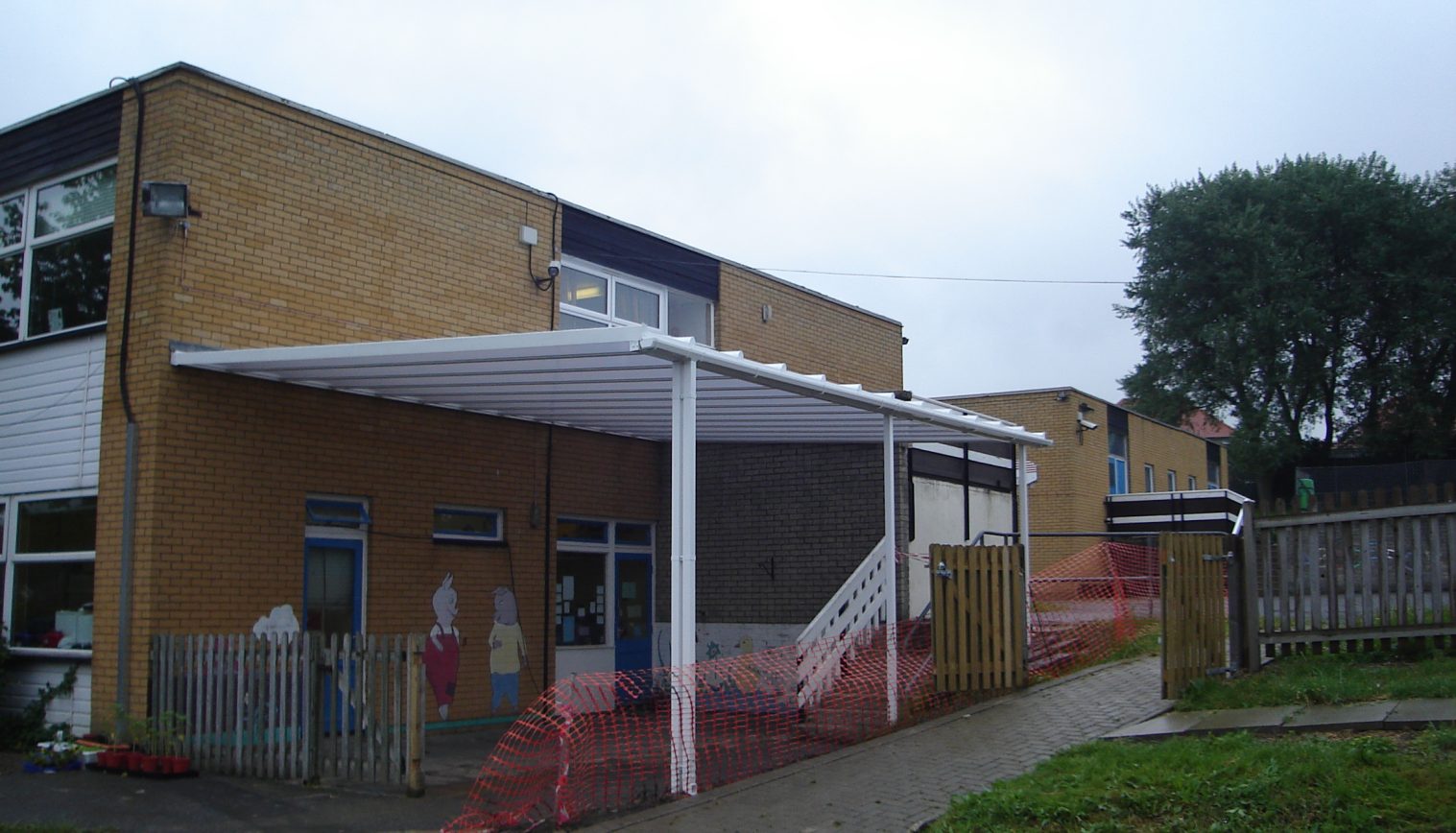 Highview School – Wall Mounted Canopy
