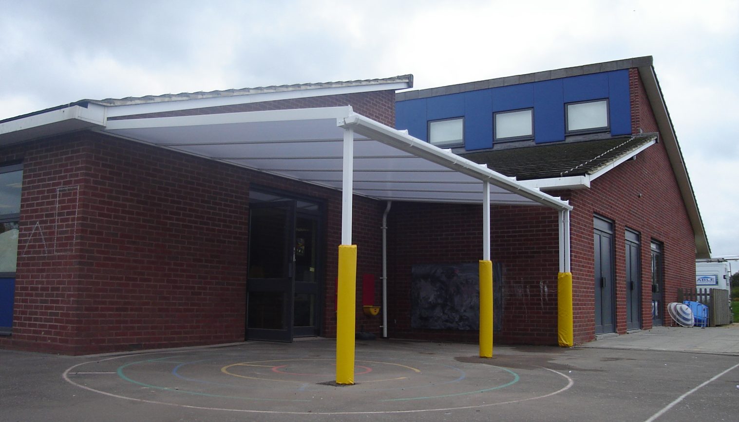Hillmead Primary School – Wall Mounted Canopy