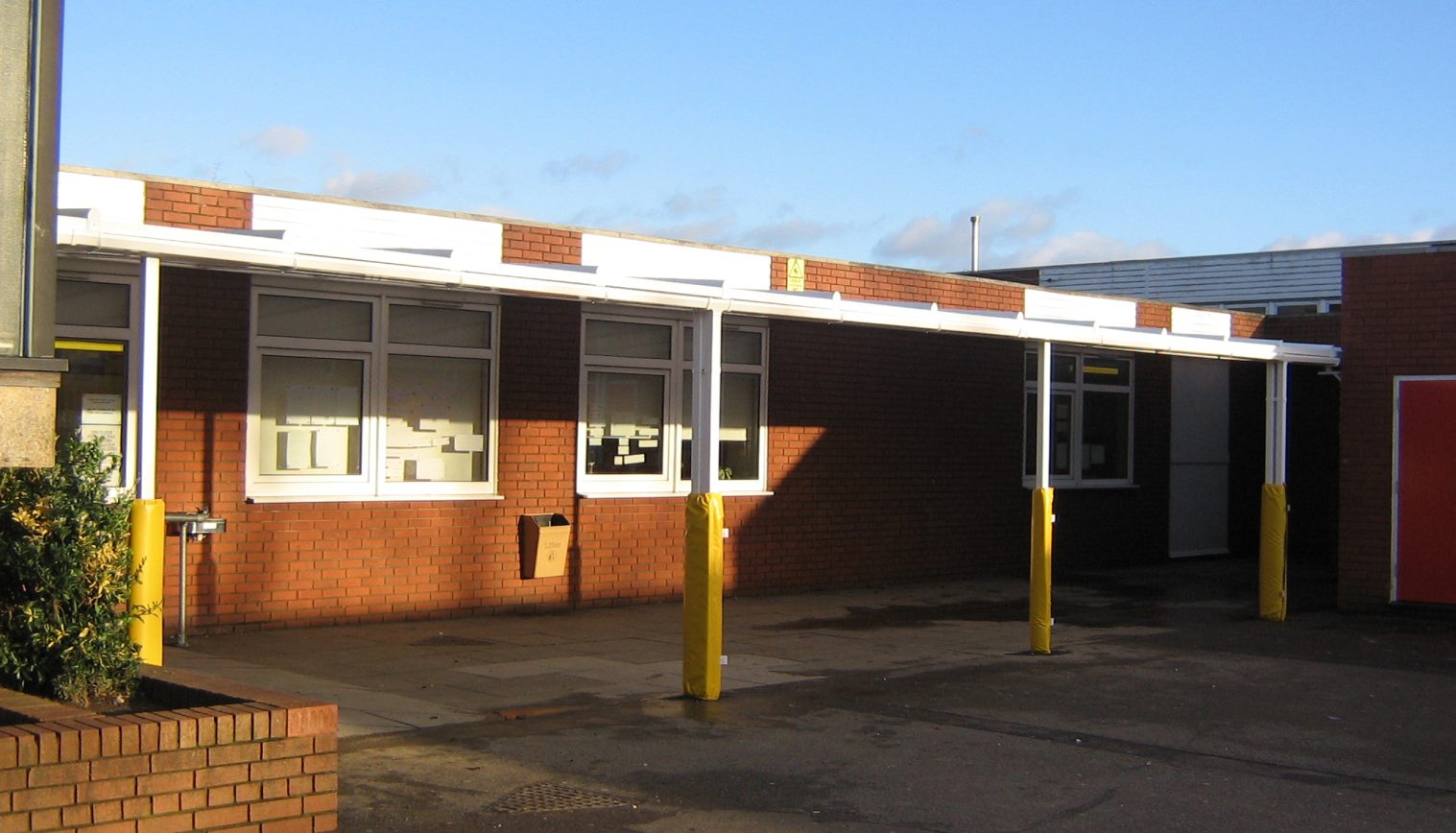 Streetfield Middle School – Wall Mounted Walkway