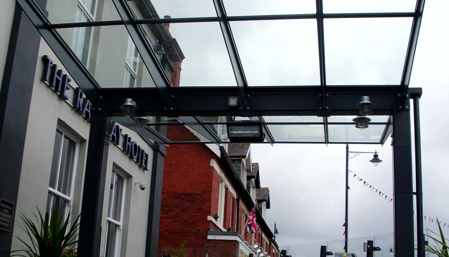 JD Wetherspoons – Free Standing Glass Canopy