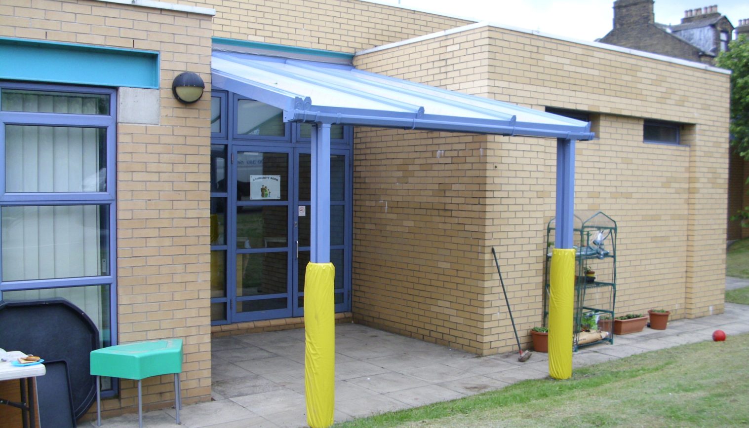 Killinghall Primary School – Wall Mounted Canopy