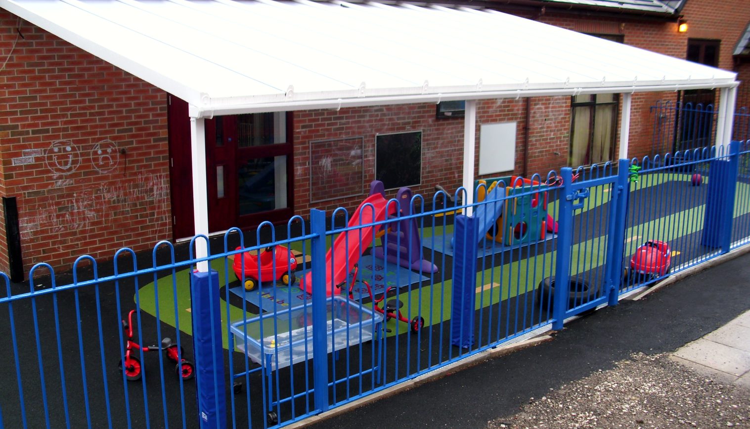 Lighthouse Children’s Centre – Wall Mounted Canopy
