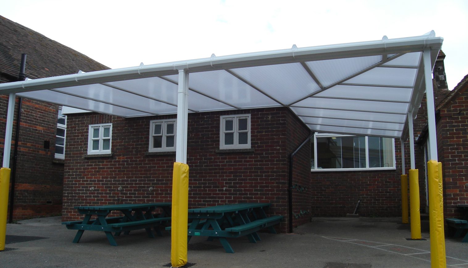 Lee Common C of E School – Wall Mounted Canopy