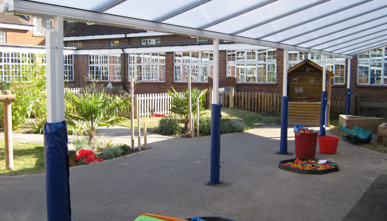 Lexden Primary School – Wall Mounted Canopy