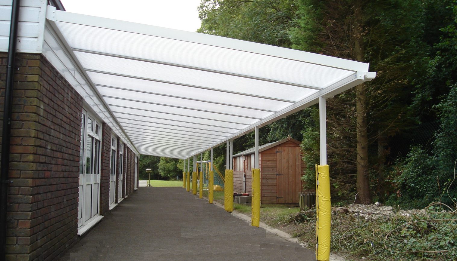 Loudwater Combined School – Wall mounted canopy
