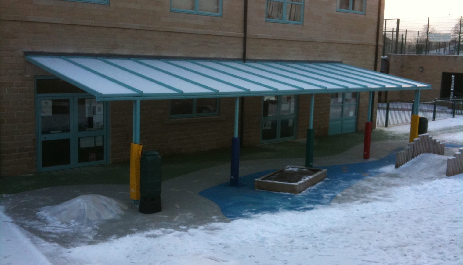 Moldgreen Community Primary School – Wall Mounted Canopy