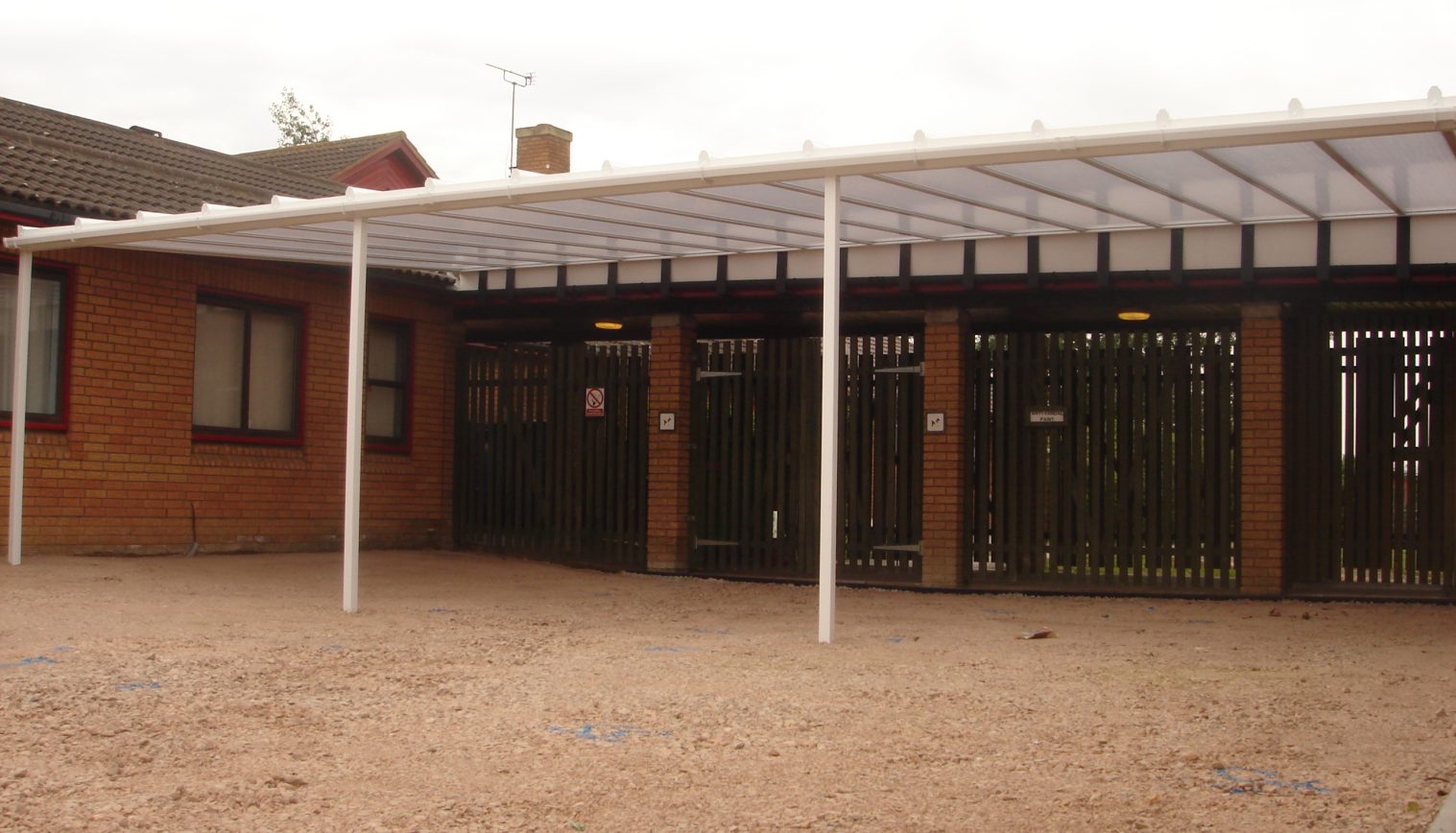 Oliver Tomkins Infant School – Wall Mounted Canopy