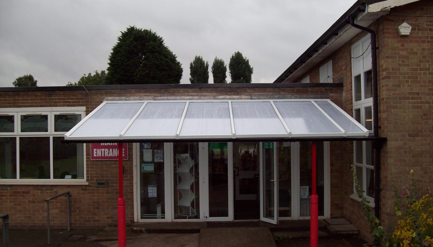 Priory Park Infants School – Wall Mounted Canopy