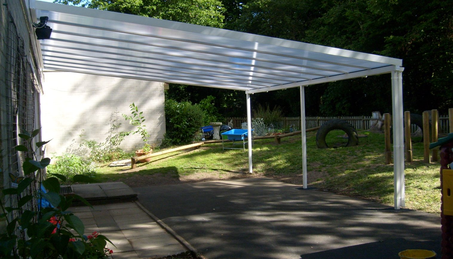 Hartley Primary School – Wall mounted canopy