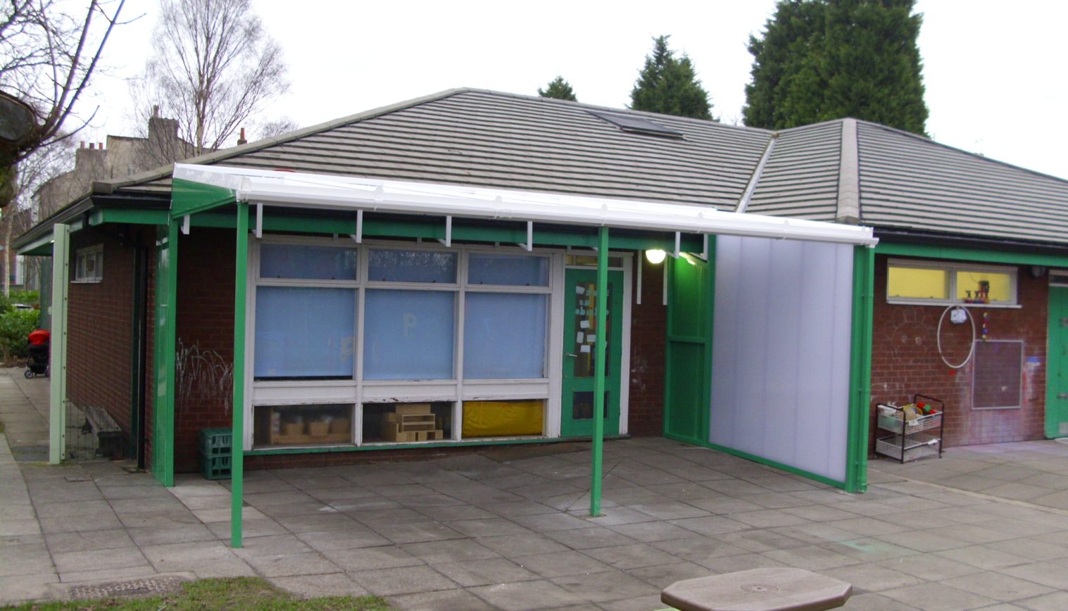 Slade Lane Children’s Centre – Wall Mounted Canopy