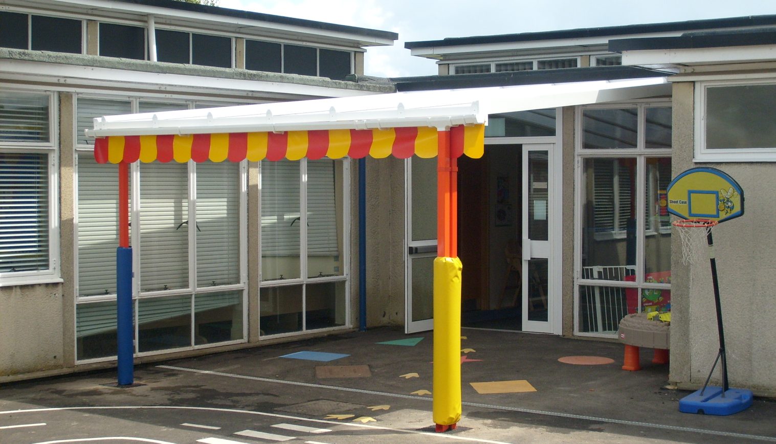 South Oxhey Children’s Centre – Wall Mounted Canopy