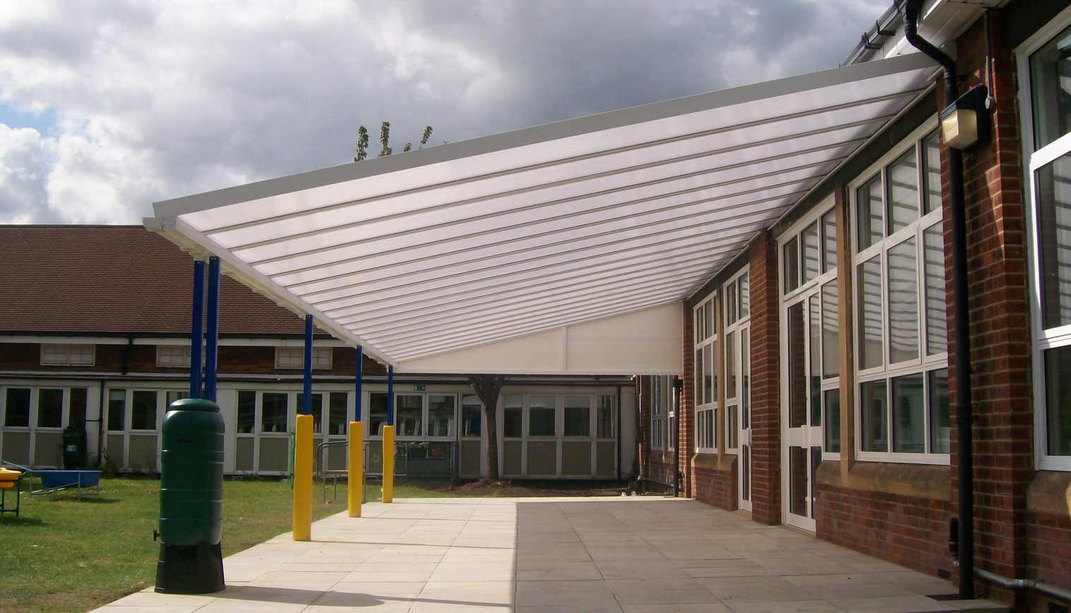 Thomas Arnold Primary School – Wall Mounted Canopy