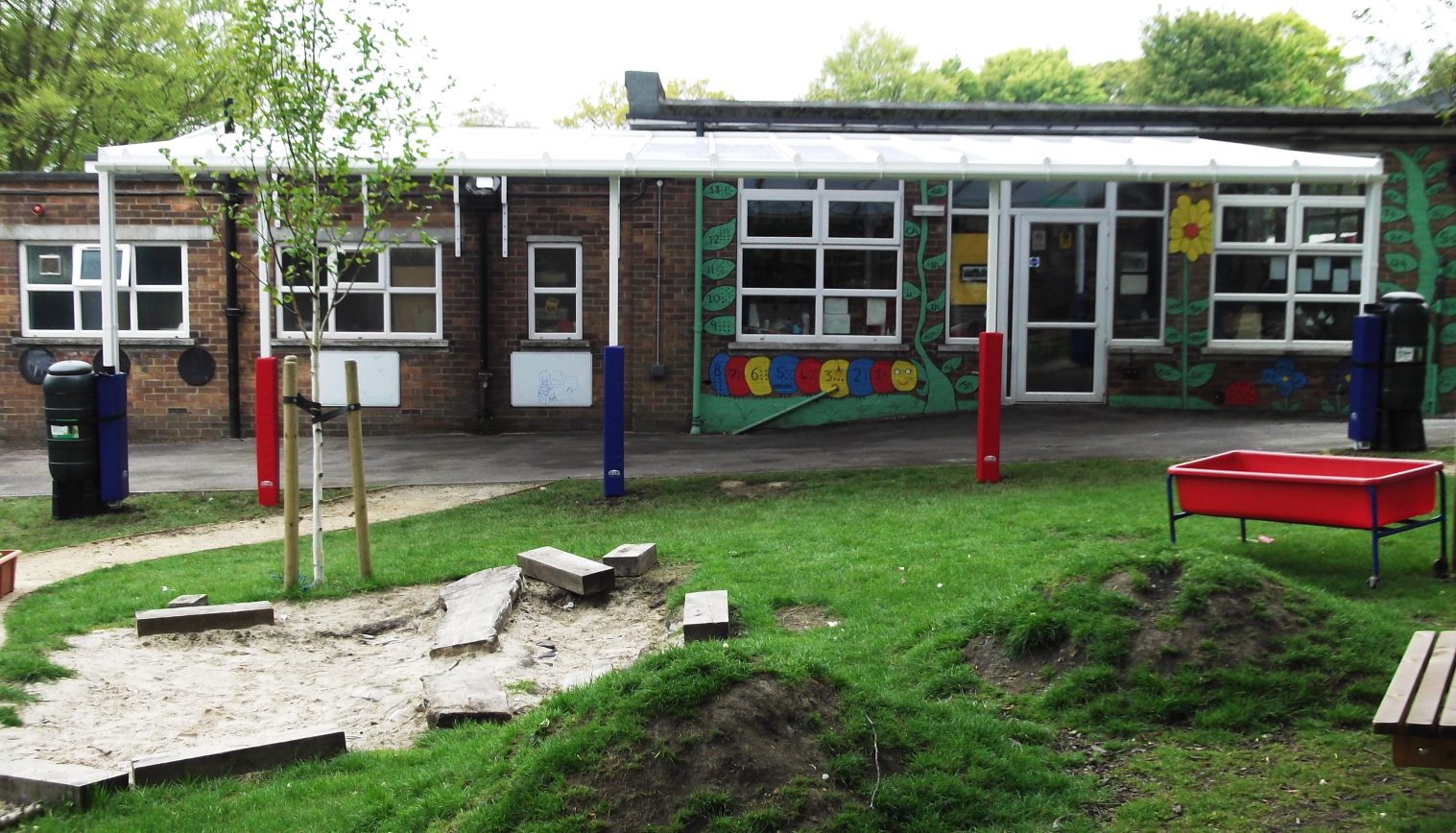 Totley Primary School – Wall Mounted Canopy