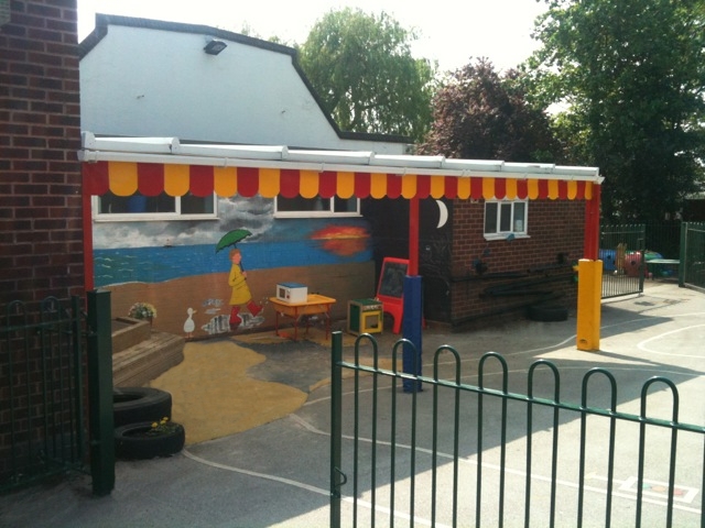 Twickenham Primary School – Wall Mounted Canopy