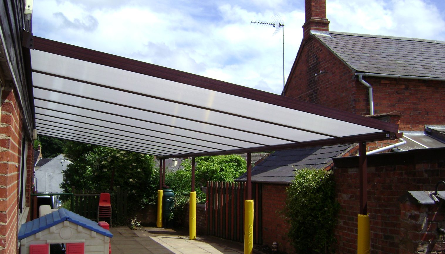 West Haddon Primary School – Wall Mounted Canopy