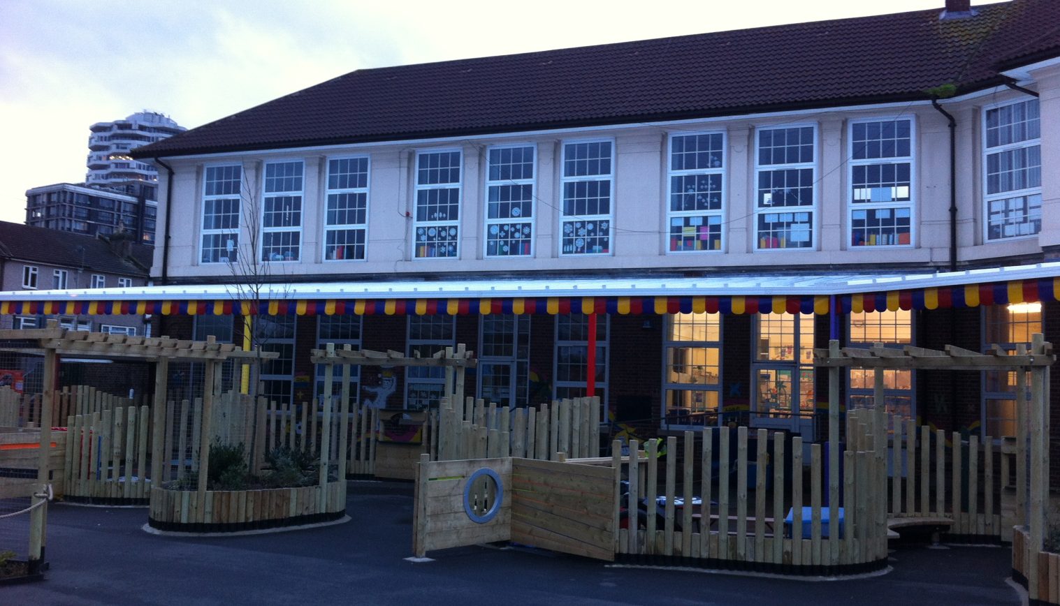 Ark Oval Primary Academy – Wall Mounted Canopy