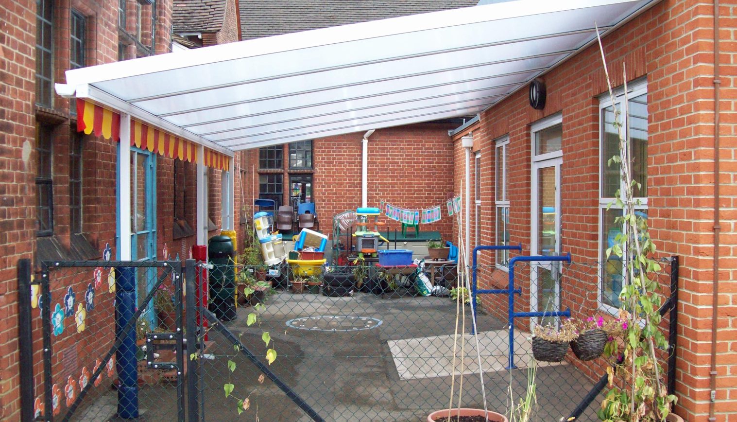 West Byfleet Infant School – Wall Mounted Canopy