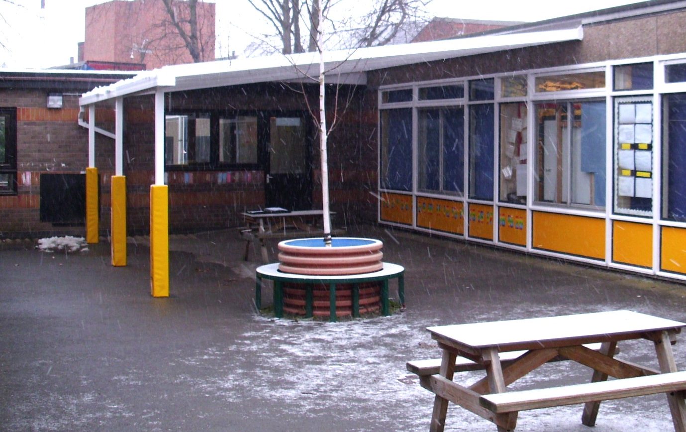 Catherine Infant School – Wall Mounted Canopy