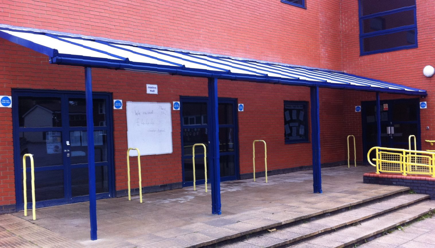 Fleecefield Primary School – Wall Mounted Canopy