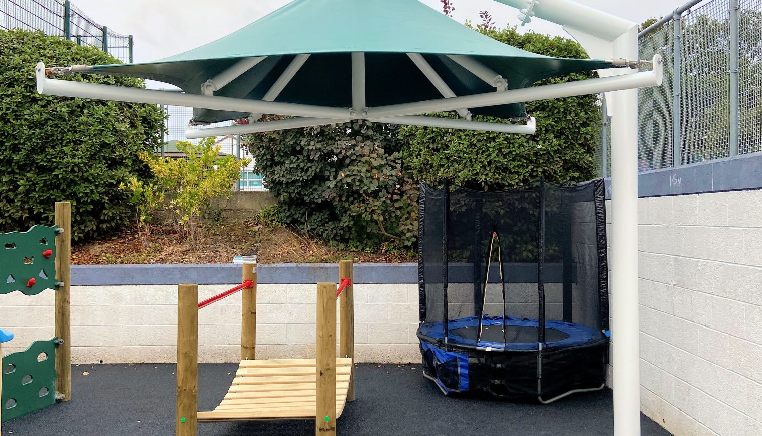 Forester Primary School – Cantilever Umbrella