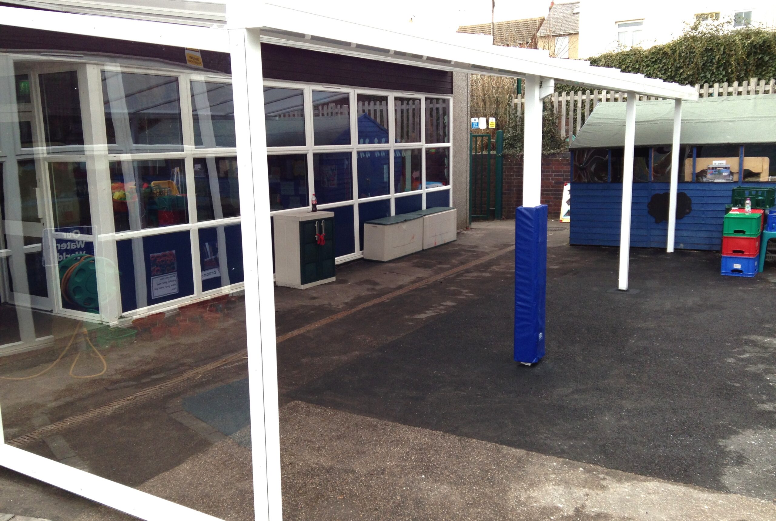 Street Primary School, Hemel Hempstead Wall Mounted Canopy