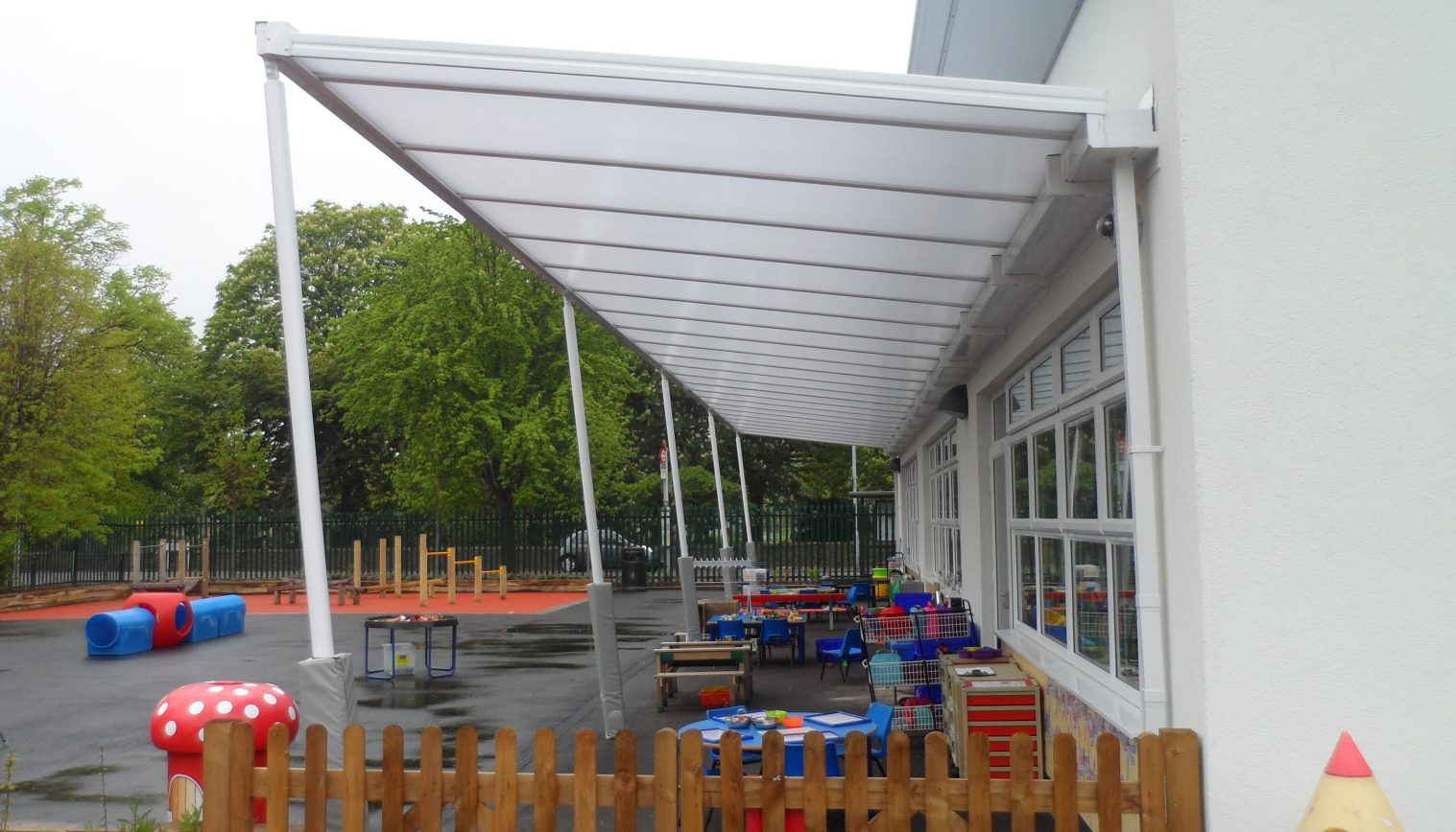 Gordonbrock Primary School – Wall Mounted Canopy