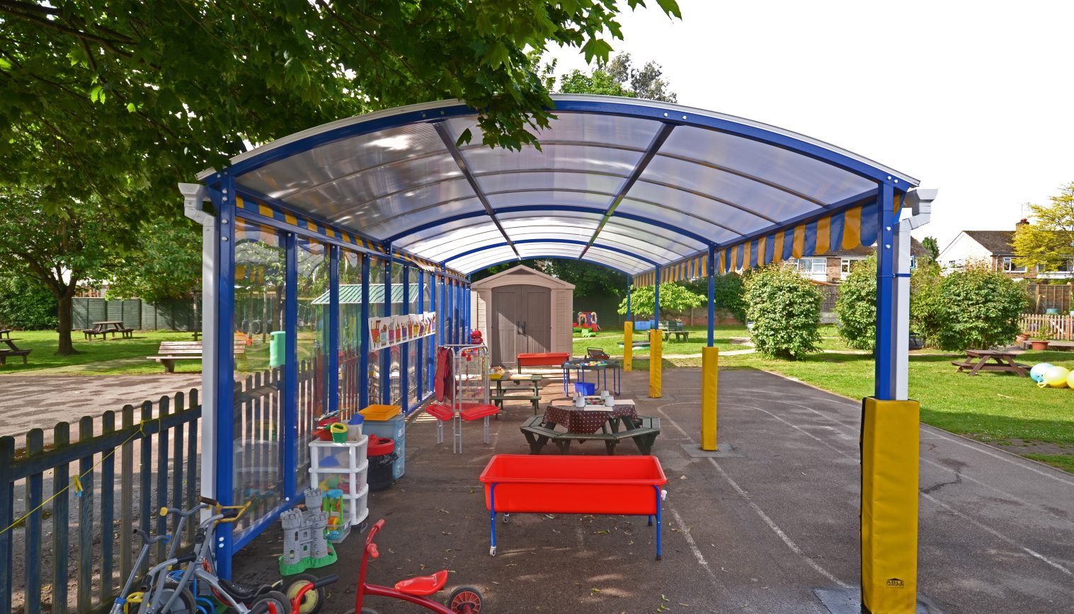 How Wood Primary School – Free Standing Canopy