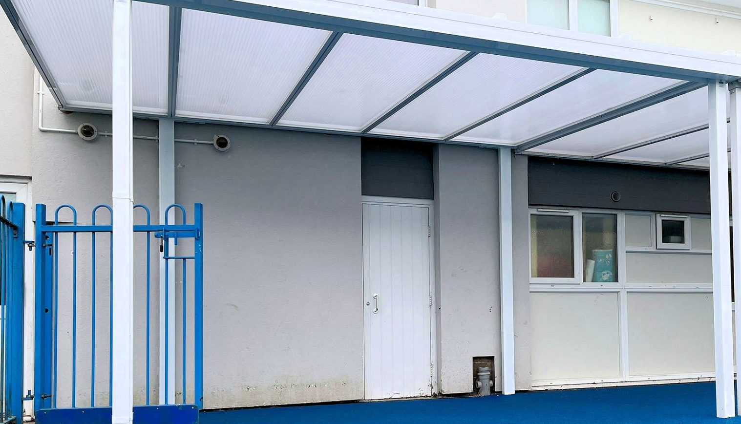 Black Lane Primary School – Wall Mounted Canopies