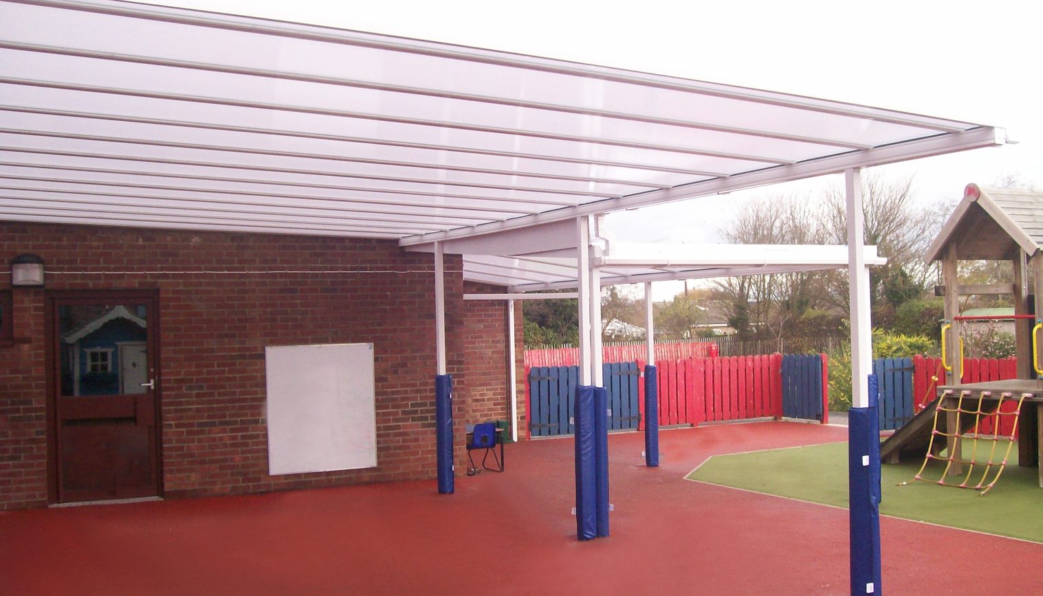 Kingsfield Primary School – Wall Mounted canopy