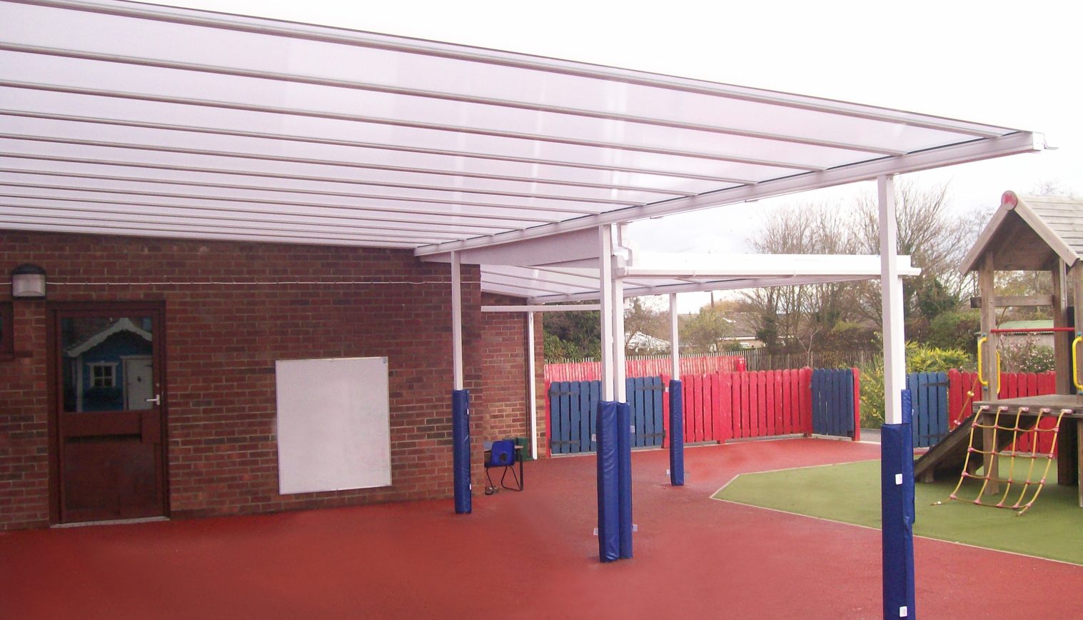 Kingsfield Primary School – Wall Mounted canopy