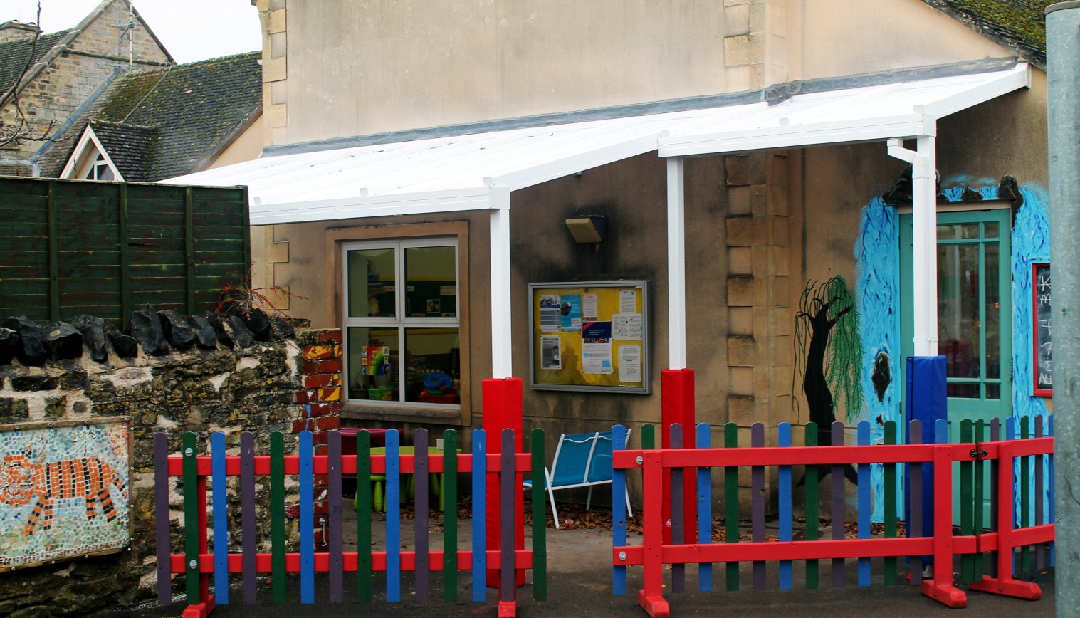 Kingswood Primary School – Wall Mounted Canopy
