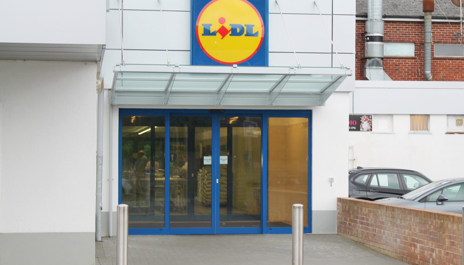 Lidl – Wall Mounted Entrance Canopy
