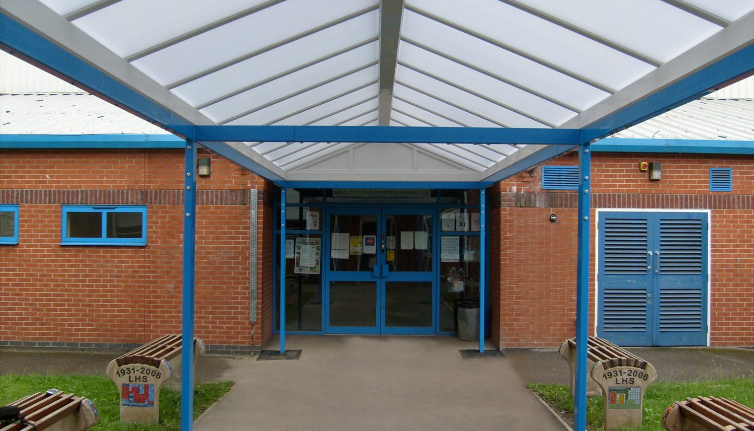 Limehurst High School – Free Standing Walkway Canopy
