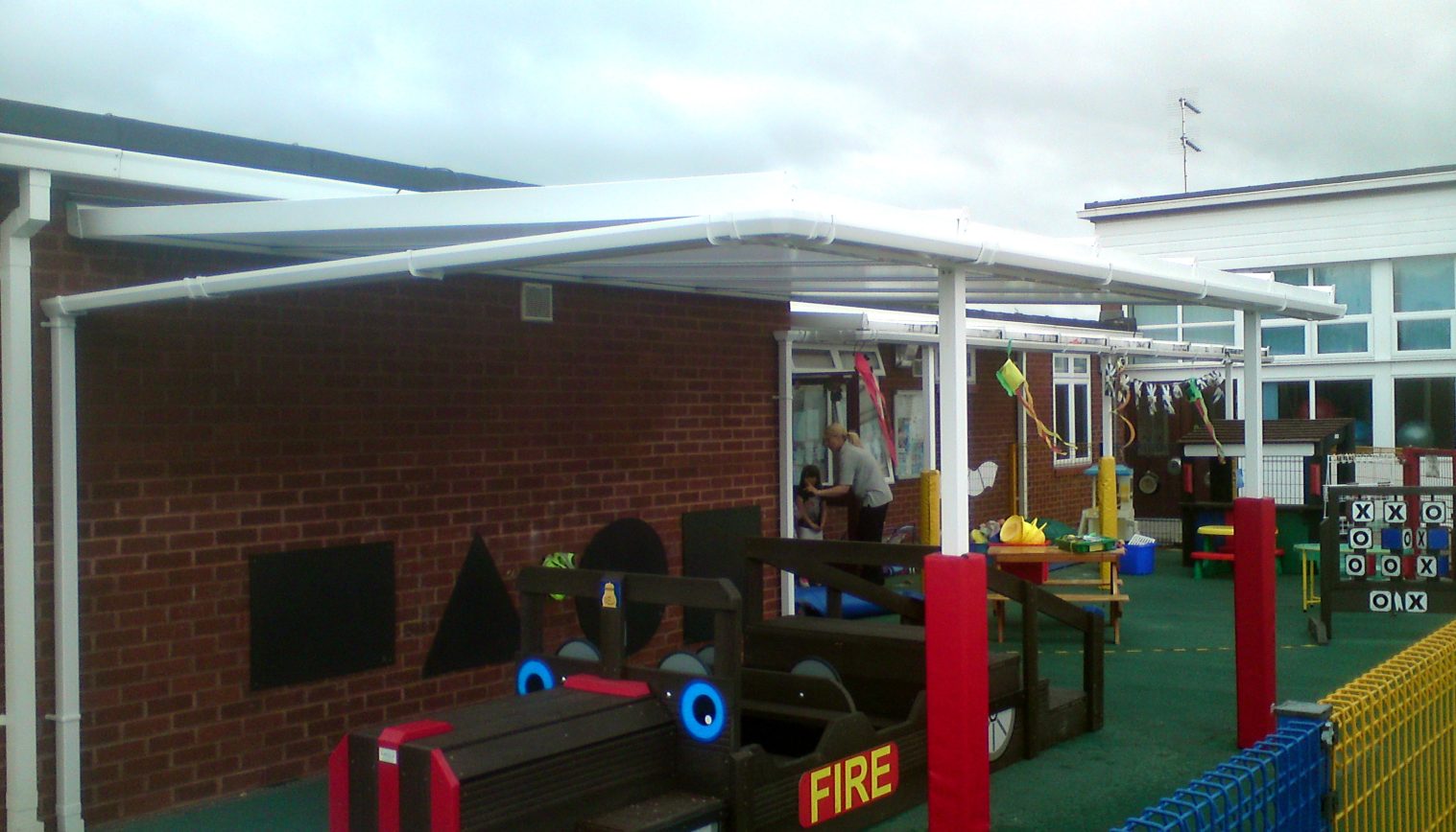 Little Paxton Pre School – Wall Mounted canopy